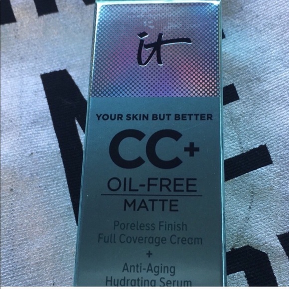 NEW IT Cosmetics Oil-Free Matte Foundation - Picture 1 of 4